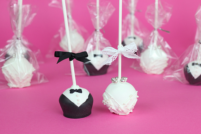 Bride-&-Groom-Cakepops-2