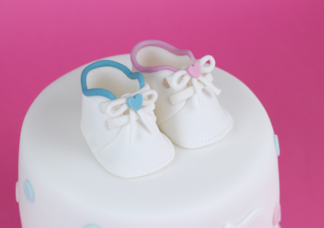 Baby-Shower-Polkadot-Cake-5