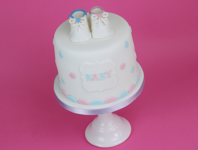 Baby-Shower-Polkadot-Cake