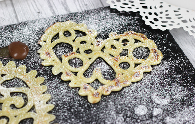 lace-pancakes-5