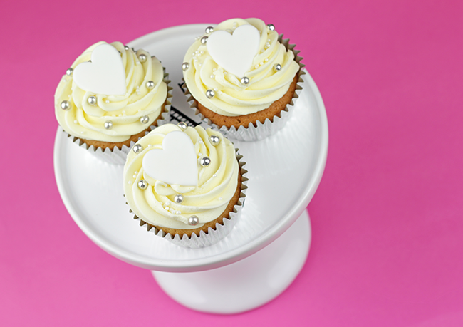 white-heart-cupcakes-2