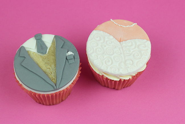 Bride-&-Groom-Cupcakes