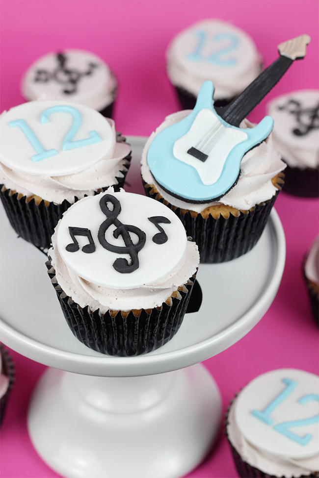 Guitar-Cupcakes-2