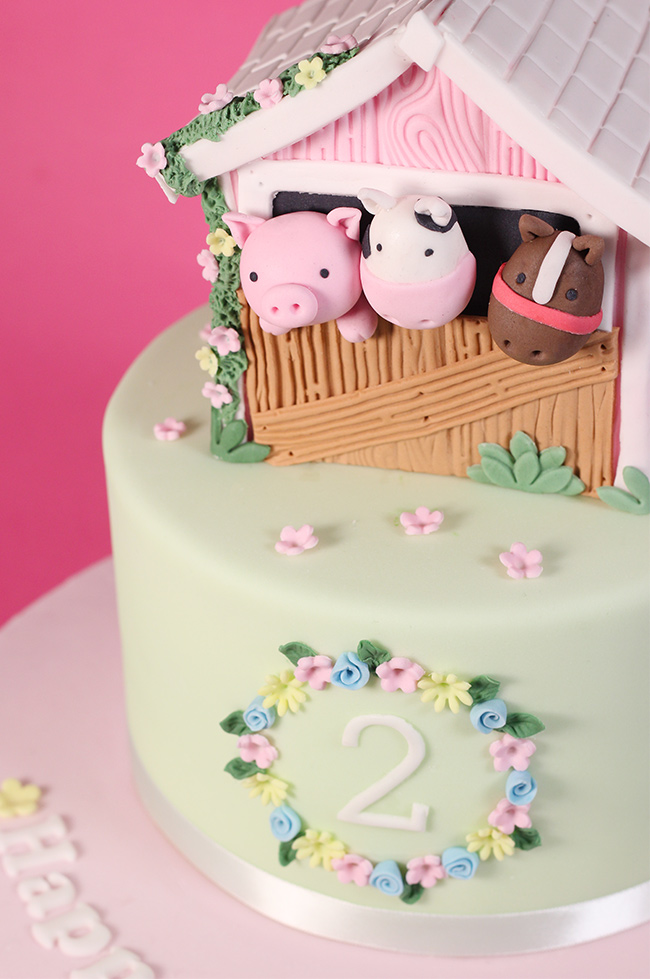 Barn-Farm-Animals-Cake-1