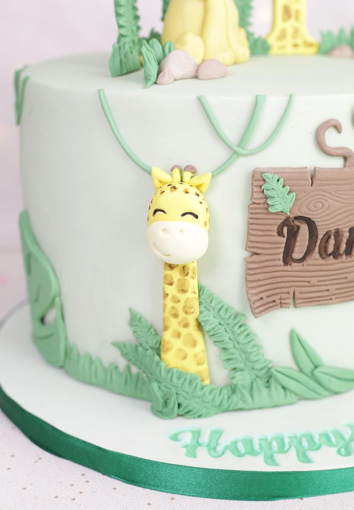 Pin on Safari / Jungle cakes